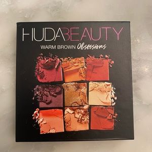 Huda Beauty Warm Brown Obsessions eyeshadow palette